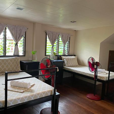 Happy Camper Hostel Корон Екстериор снимка