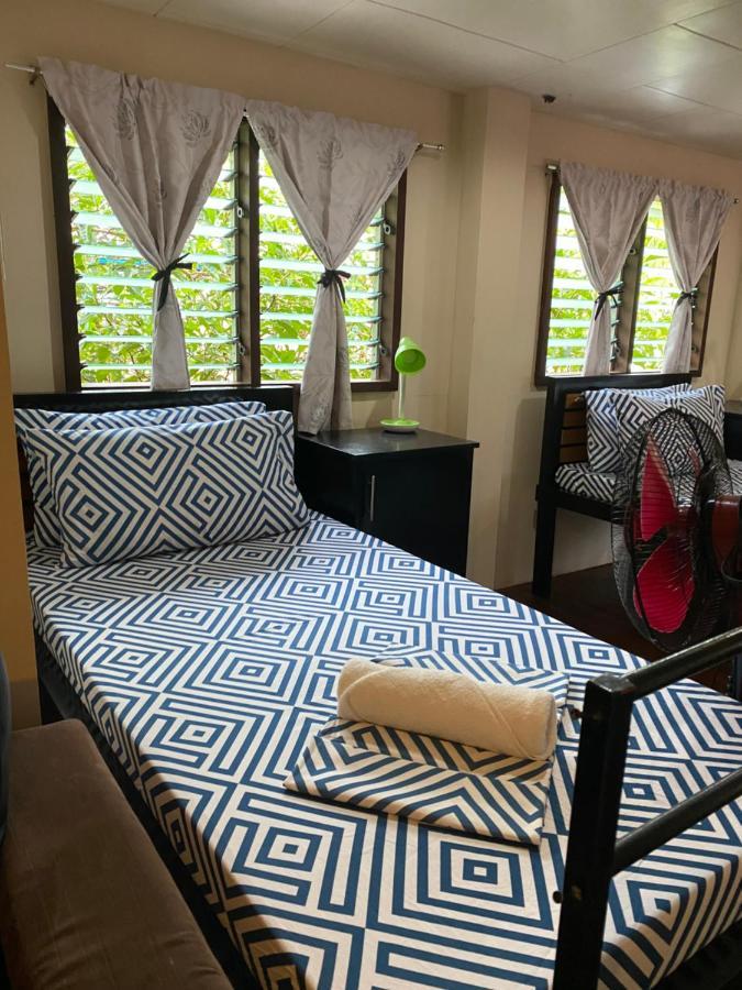Happy Camper Hostel Корон Екстериор снимка