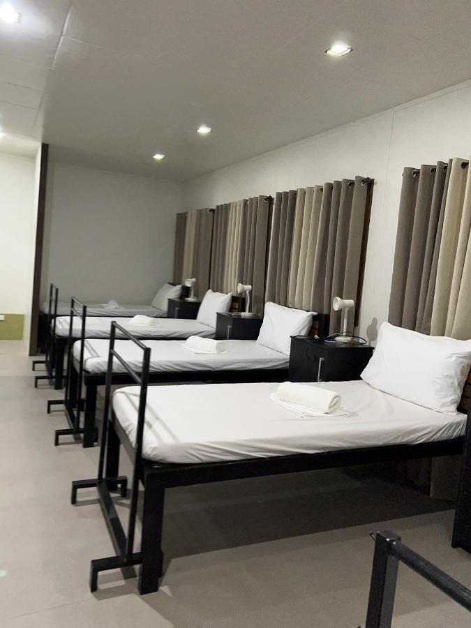 Happy Camper Hostel Корон Екстериор снимка