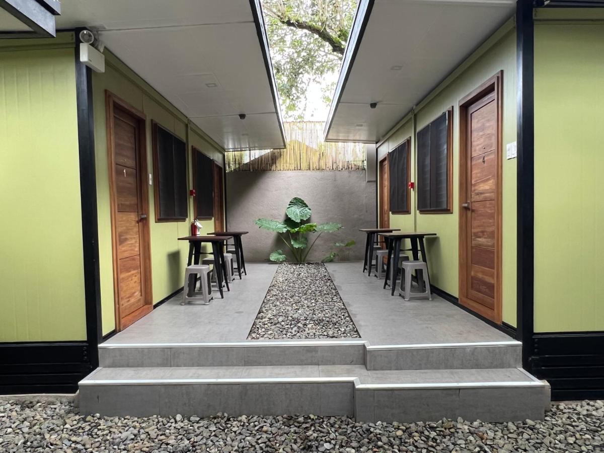 Happy Camper Hostel Корон Екстериор снимка