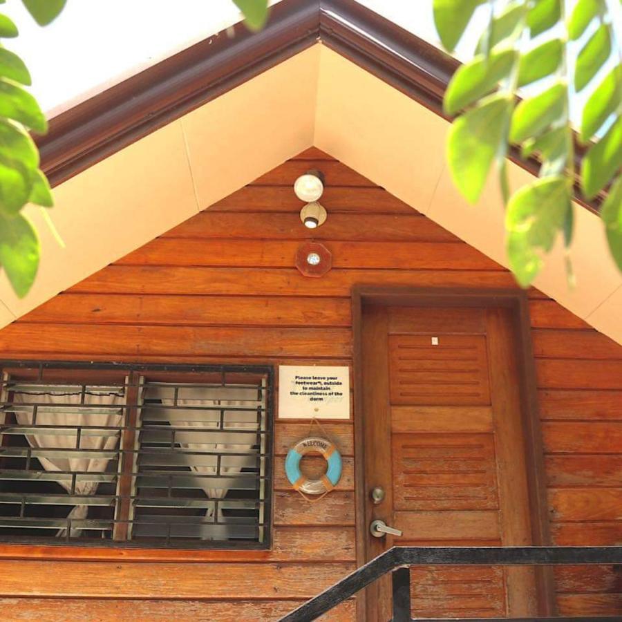 Happy Camper Hostel Корон Екстериор снимка
